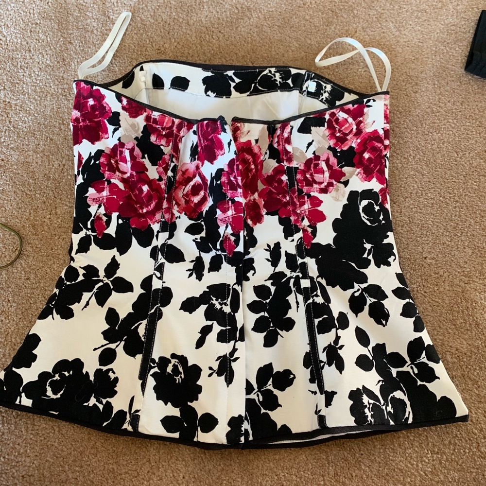 Flowered strapless top - Picture 2 of 3